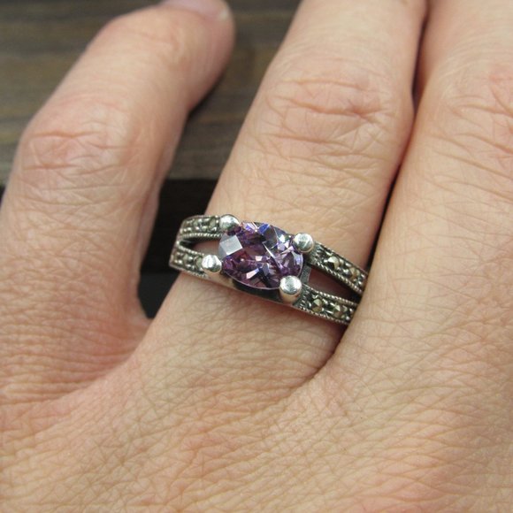 Size 8.5 Sterling Purple Oval CZ & Marcasite Ring - Picture 4 of 8